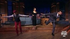 Екатерина Климова проверяет вестибулярный аппарат у ведущих программы. Вечерний Ургант