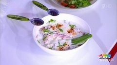 Битва окрошек. Какая полезнее — на квасе или на кефире? Жить здорово! Фрагмент