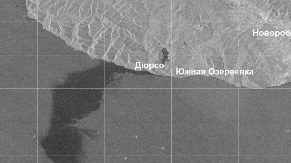 Фото нефтяного пятна в черном море