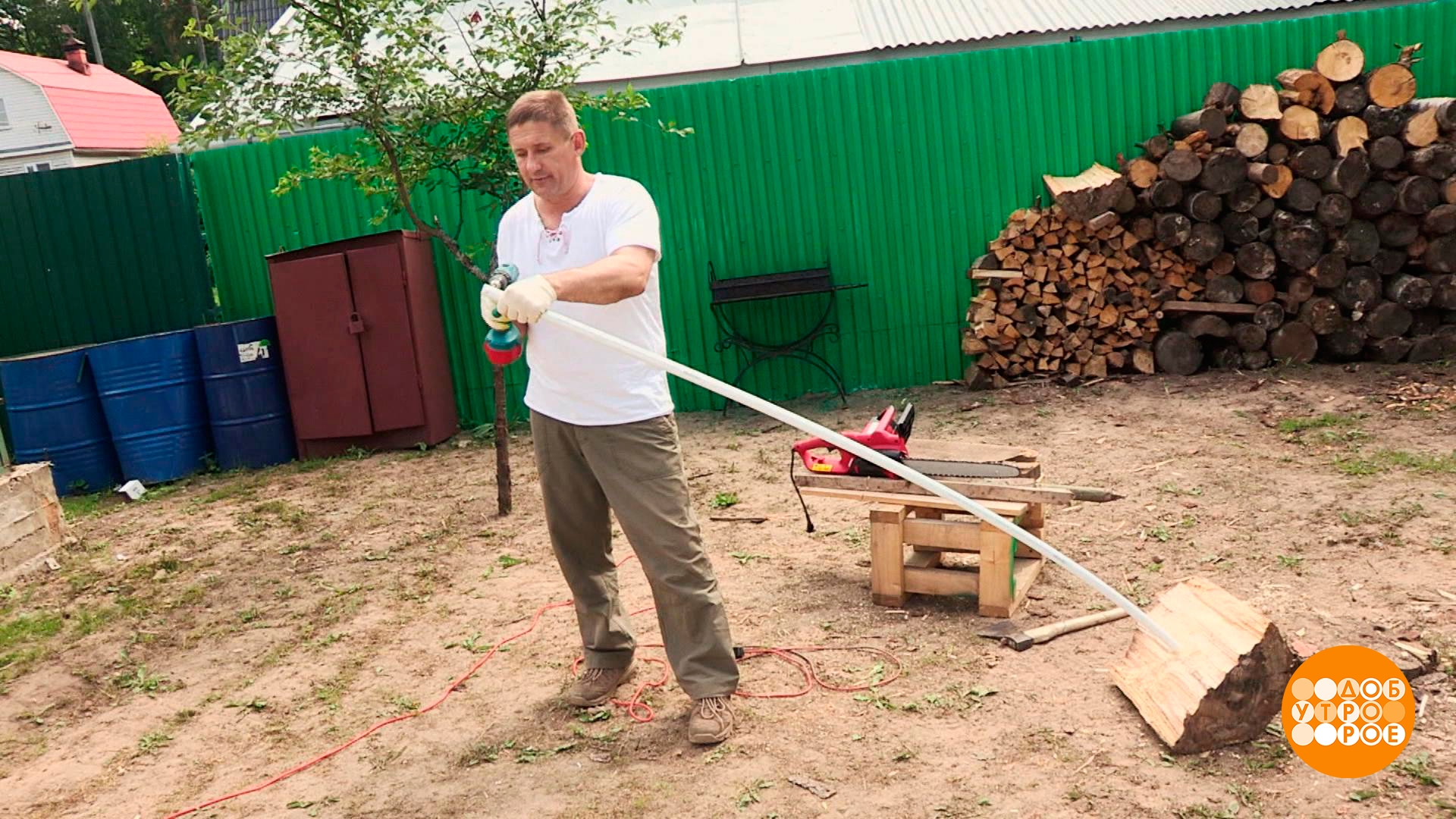 Доски пилят пилой зерно сеют сеялкой. Пилить. Доски пилить пилой зерно сеять.