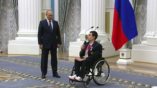 Владимир Путин вручил награды золотым медалистам Паралимпийских игр в Токио