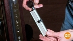 Замена личинки замка. Часть 1. Выбираем. Доброе утро. Фрагмент