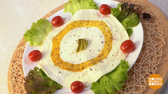 Разноцветная яичница на завтрак. Доброе утро. Фрагмент