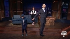 Ангелина Мельникова учит Ивана и Митю правильному соскоку. Вечерний Ургант