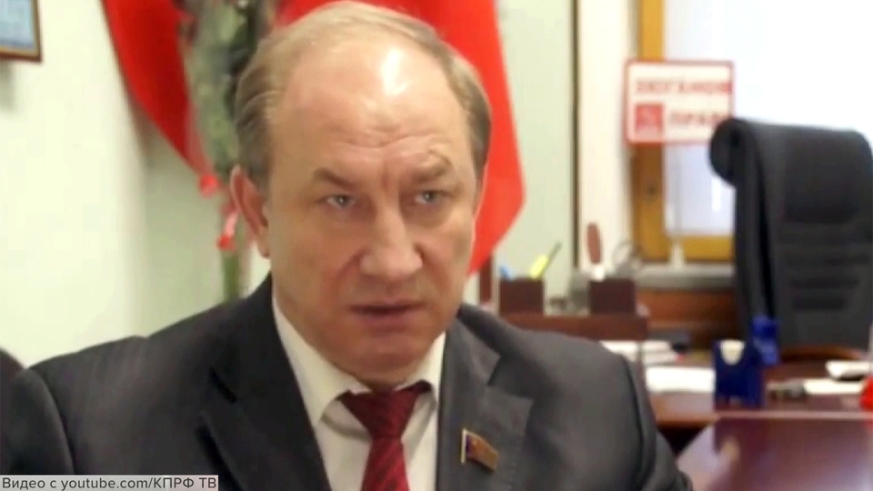 Депутат кпрф заказал эскортницу. Одиозный депутат КПРФ. Депутат КПРФ Бушуев.