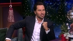 Из песни слов не выкинешь, а букву выкинешь. Вечерний Ургант