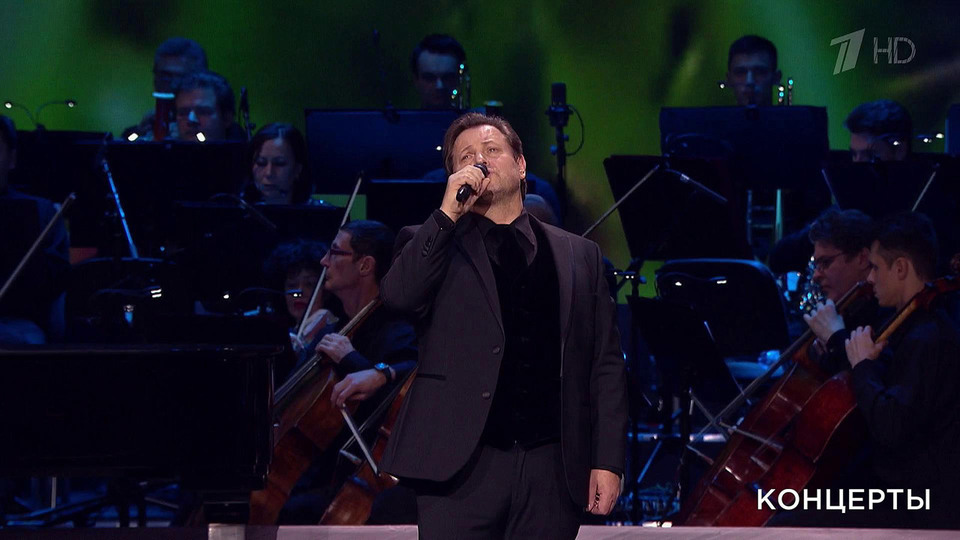 Выступление василия. Молодой человек выступает. Выступление василия. Ладюк тенор. Флотские времена шукшина.