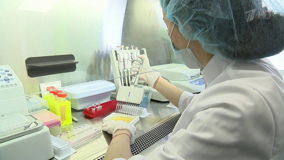 Роспотребнадзор сообщил о создании теста, который определяет штамм коронавируса «омикрон»