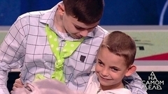 "Это твой брат, которого ты никогда не видел", – воссоединение семьи в студии "На самом деле". Фрагмент