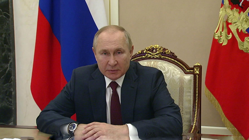Владимир Путин на совещании с правительством обсуждает меры по борьбе с «Омикроном»