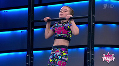 Рекордсменка по подтягиванию Ксения Лукина. Лучше всех! Фрагмент