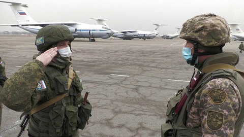 За сутки до снятия режима чрезвычайного положения из Казахстана вылетают последние группы миротворцев ОДКБ