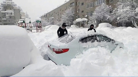 Из-за снегопадов в Краснодаре у школьников отменили уроки