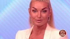 «Нам девять часов лететь, мы купили поллитра джина», – Анастасия Волочкова прокомментировала скандал в самолете. Пусть говорят. Фрагмент