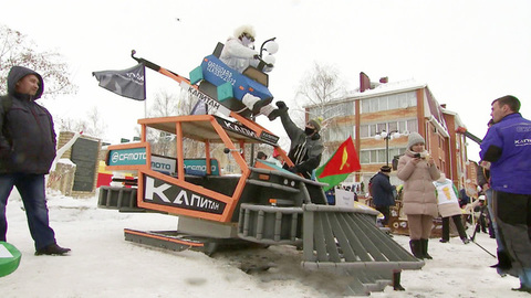 В Татарстане жители города Мамадыш устроили соревнования по спуску на самодельных санях