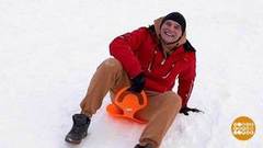 Папа с детьми на горке. Доброе утро. Фрагмент