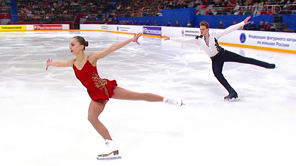 Фигуристы девушки. Бойкова фигурное катание. По какому каналу фигурное катание сегодня. Российские фигуристки. Кубок первого канала 2021 фигурное катание.