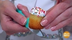 Каждому по мини-куличу. Доброе утро. Фрагмент 