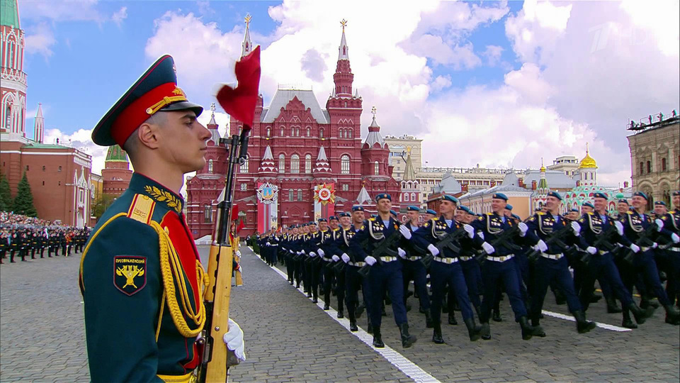 Лыжники на красной площади