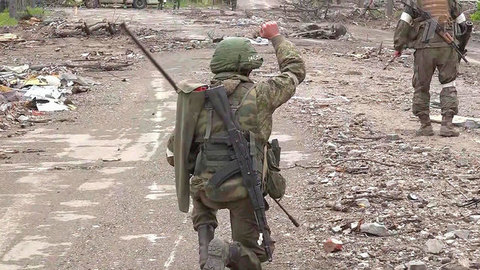 В Мариуполе российские военные разминируют территорию, прилегающую к комбинату «Азовсталь»