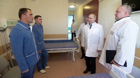 Президент навестил раненных военных — участников специальной операции по защите Донбасса