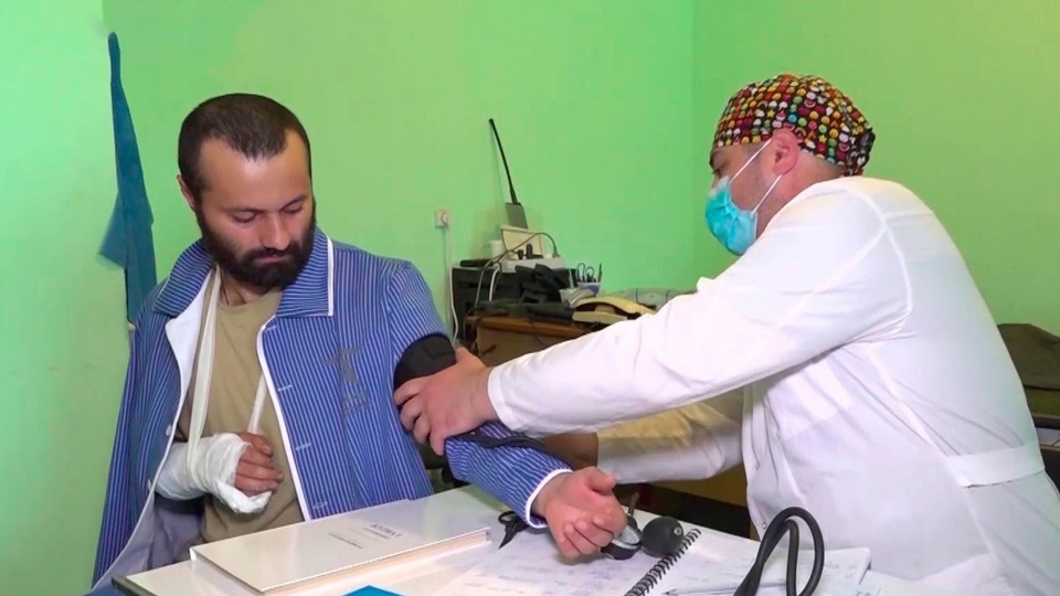 В Луганской республике российские врачи спасают жителей и бойцов в развернутом полевом госпитале