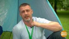 Антон Батырев ставит палатку. Доброе утро. Суббота. Фрагмент 