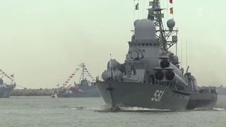 Военно-морские парады прошли во всех пунктах, где базируются российские боевые корабли