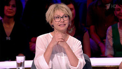 Алена Бабенко рассказывает о работе с Романом Мадяновым и его затяжных сценических поцелуях. Сегодня вечером. Фрагмент 