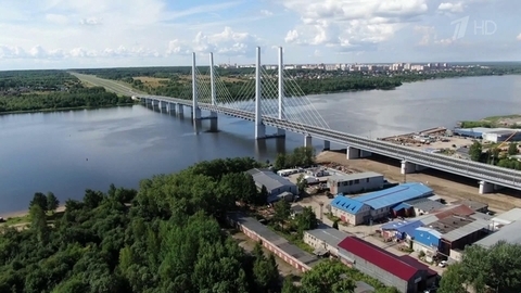 Владимир Путин дал старт движению по Архангельскому мосту в Череповце