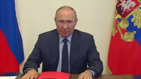 Владимир Путин по видеосвязи провел оперативное совещание с постоянными участниками Совбеза России