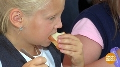 Школьный перекус: банан или бутерброд? Доброе утро. Фрагмент 