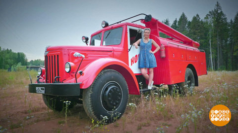 Блондинка и большая красная машина. Доброе утро. Фрагмент 
