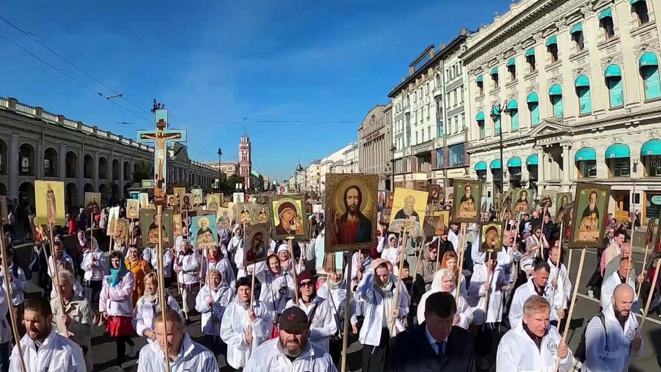 Православные верующие отмечают День перенесения мощей князя Александра