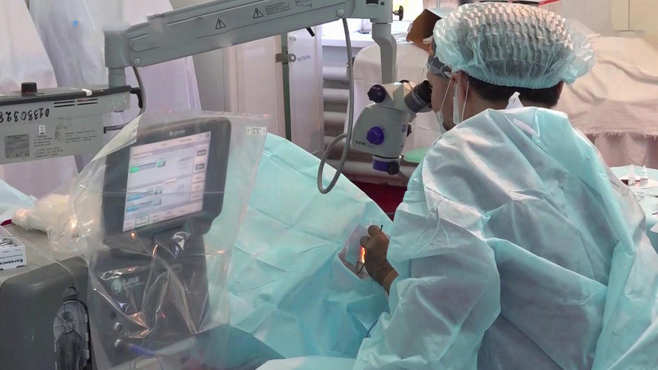 Якутские врачи провели в ДНР сложнейшие операции и привезли в подарок медицинское оборудование
