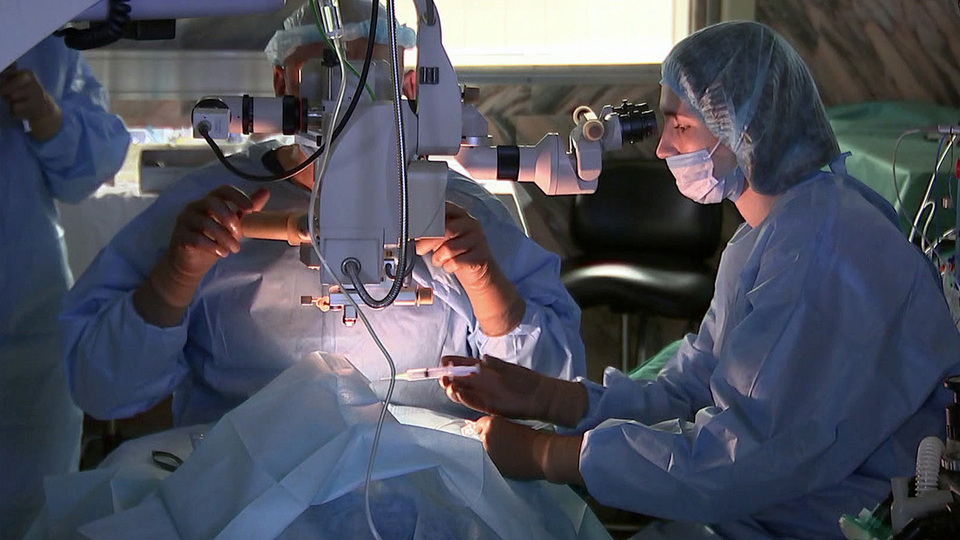 Сложнейшую операцию сделали в центре «Микрохирургия глаза»