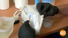 Как почистить белые кроссовки. Доброе утро. Фрагмент