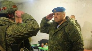 Отличившимся в ходе спецоперации десантникам вручили госнаграды
