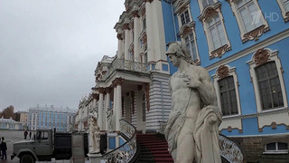 В Царском Селе знаменитые скульптуры готовят к зиме