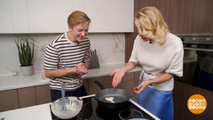 Вячеслав Чепурченко печет блинчики. Доброе утро. Суббота. Фрагмент 