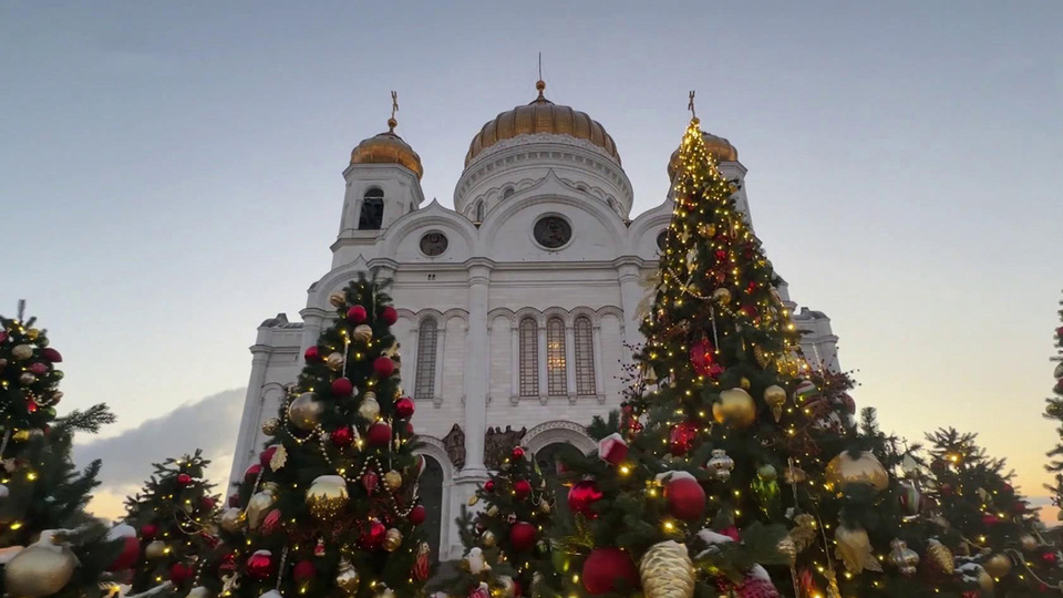 Храм Христа Спасителя в Москве снегопад