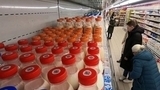 В торговых сетях начался эксперимент по определению срока годности молочных продуктов