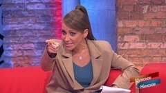 «Вы сначала бы сына достойно воспитали, прежде чем рот на других открывать», — Юлия Барановская ставит на место героиню. Мужское / Женское. Фрагмент