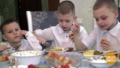 Кто, набив пирожным рот, говорит: «А где компот?» Доброе утро. Суббота. Фрагмент 