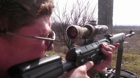 Самый дальнобойный снайпер на Луганском фронте бьет из штатной винтовки почти на полтора километра
