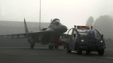 Минобороны Словакии показало видео отправки на Украину боевых самолетов