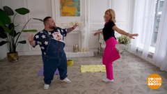 Дмитрий Красилов моет пол. Доброе утро. Суббота. Фрагмент