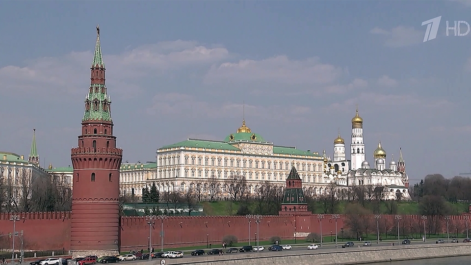 Сидит в кремле: 7 порно видео от Brazzers нашлось