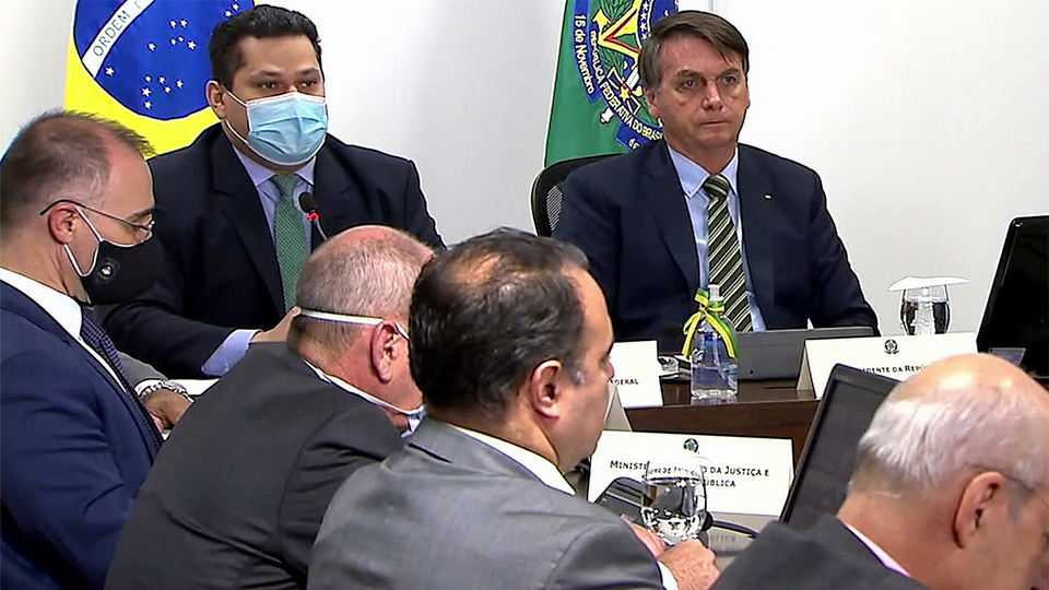 Экс-президента Бразилии заподозрили в ложной информации о прививке от коронавируса