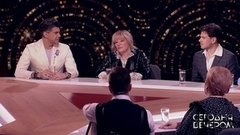 «Это абракадабра», — Александра Захарова вспомнила песню «Уно моменто» из кинофильма «Формула любви». Сегодня вечером. Фрагмент